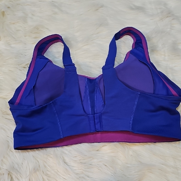 Under Armour Women's Purple Padded Sports Bra - 38DD - Picture 4 of 10